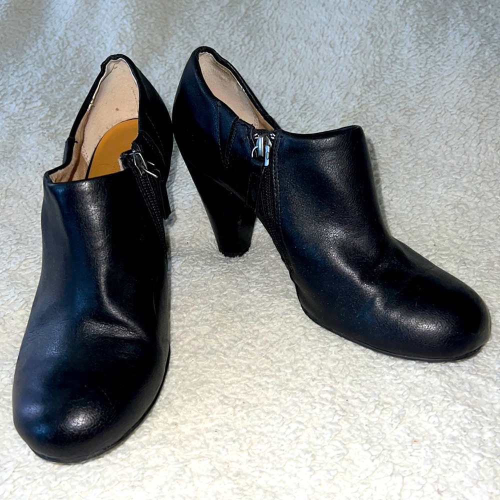 Crown Vintage Booties Boots